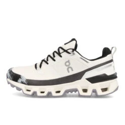 On Running 44 On Running Cloudwander Waterproof